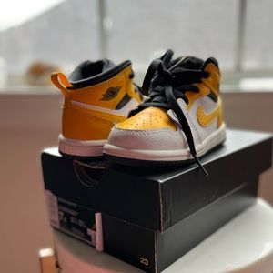 Jordan 1s Yellow and Black